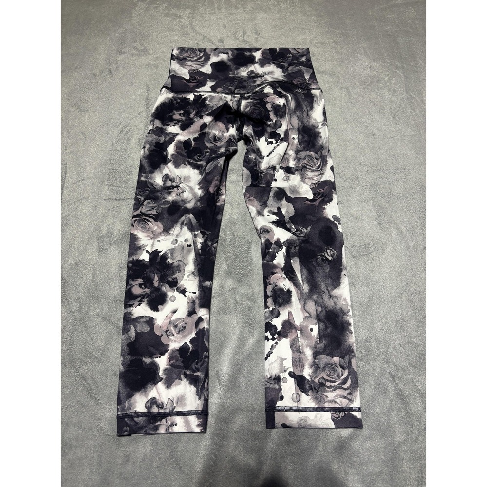 Lululemon Women Size 6 Wunder Under Crop High Rise Black White Leggings